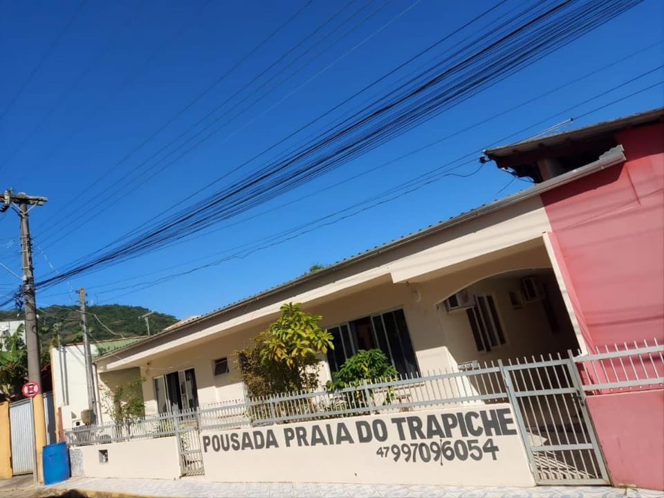 Pousada Praia do Trapiche Proximo Beto Carrero e Praia Bed and Breakfast in Penha