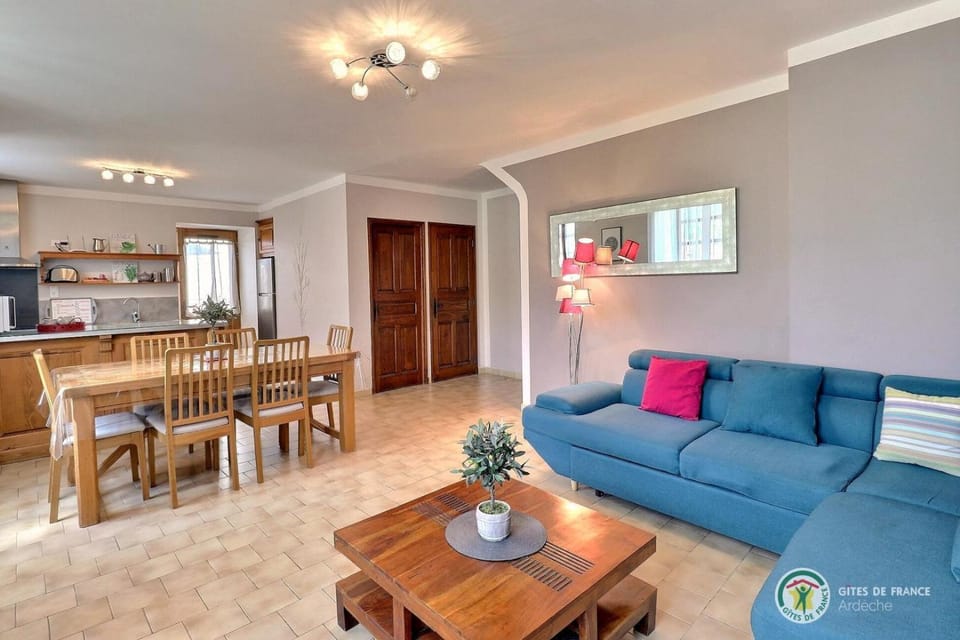 Living room, Seating area, kitchen