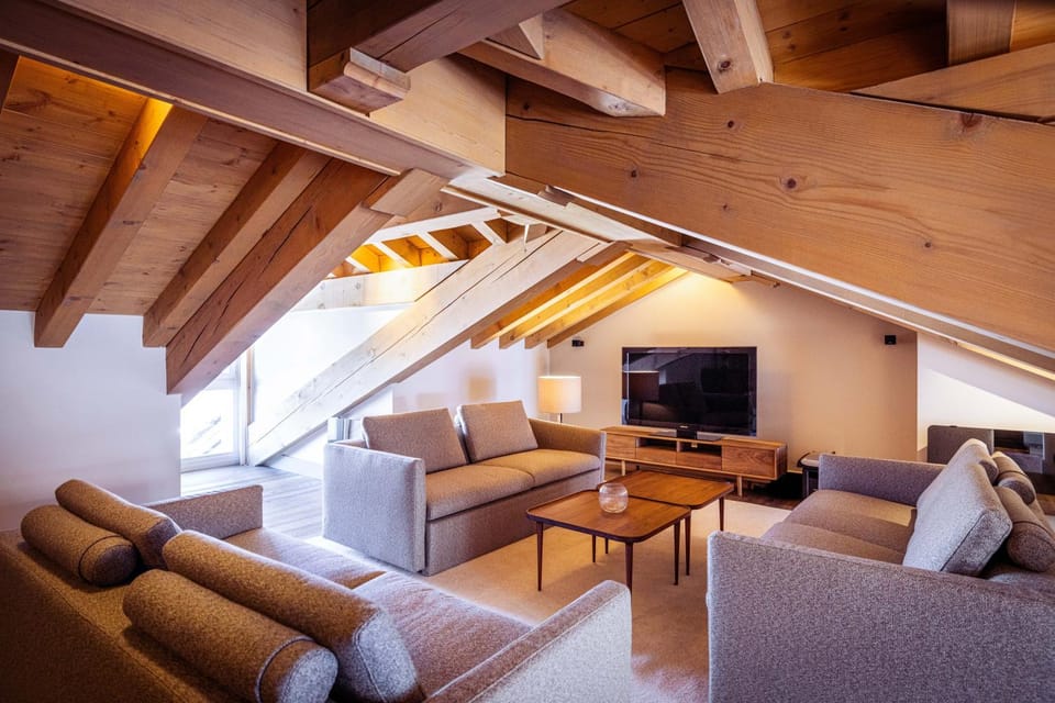 Communal lounge/ TV room