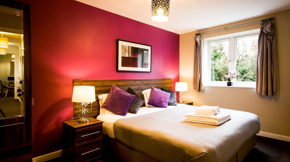 Bed, Bedroom, towels