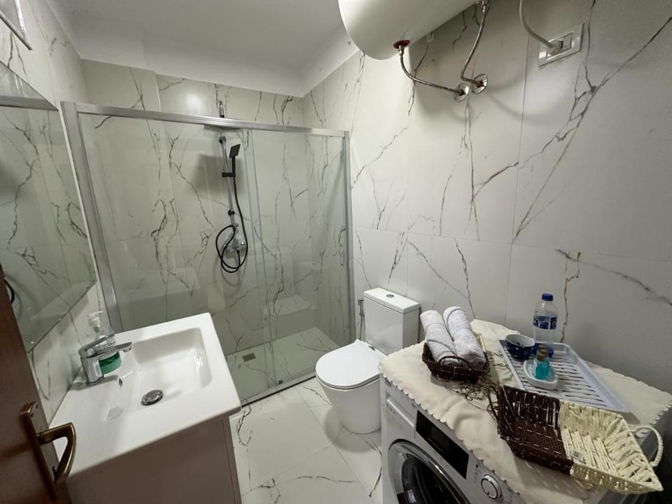 Toilet, Property building, Bed, Bedroom, towels, towels