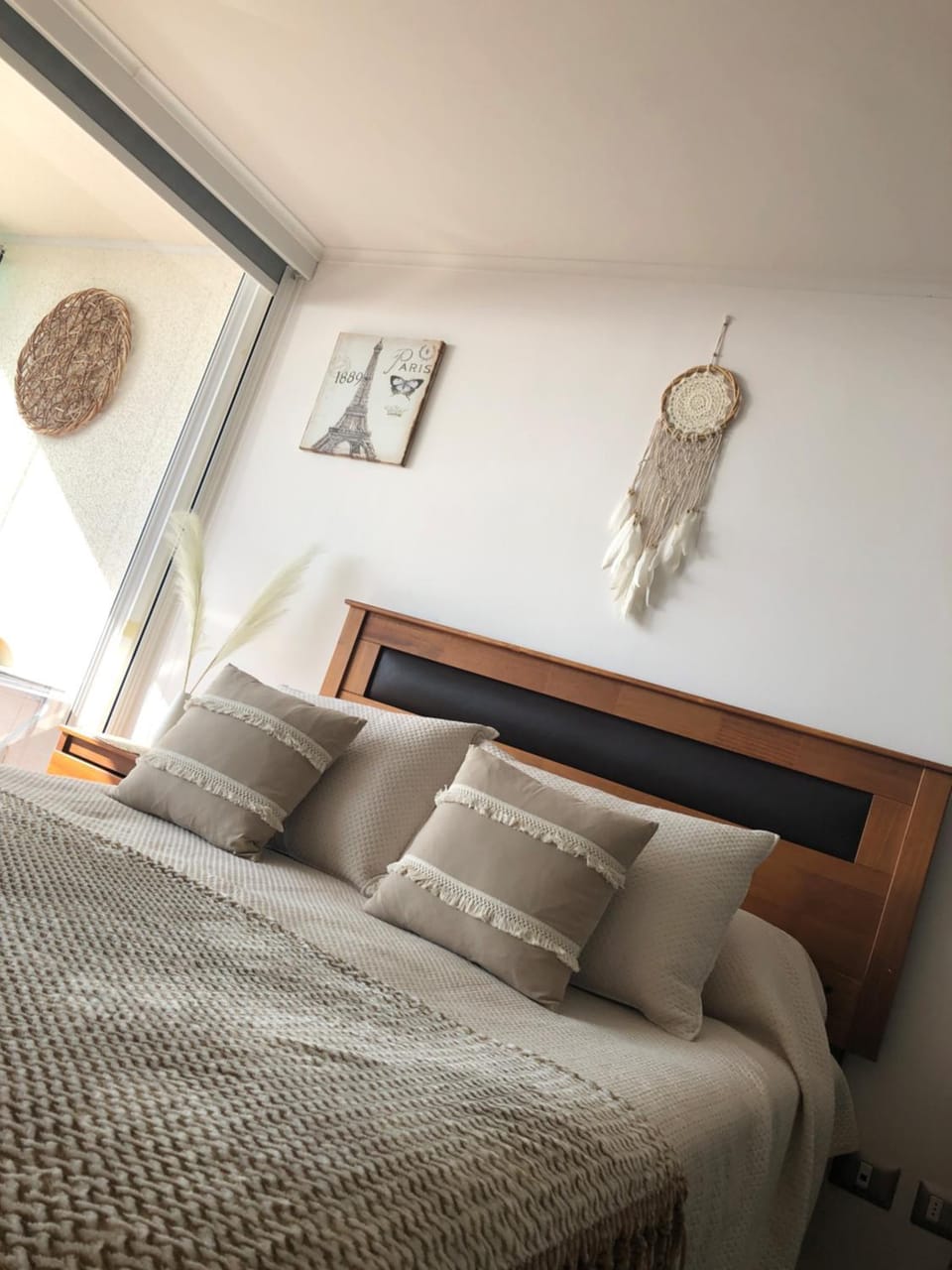Bed, Photo of the whole room, Decorative detail, Bedroom
