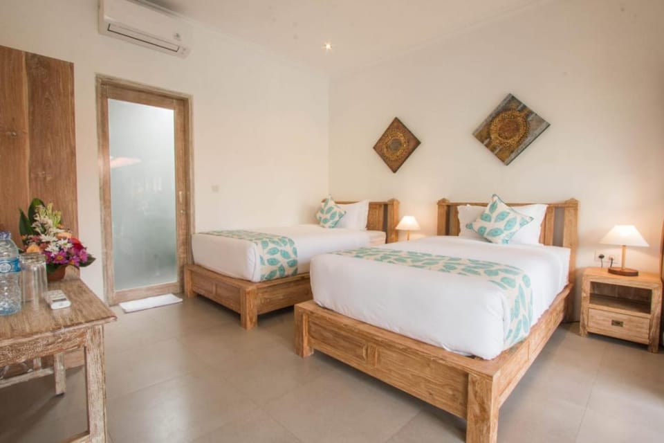 Peaceful Haven 6BR Private Pool Villa in Canggu House in North Kuta