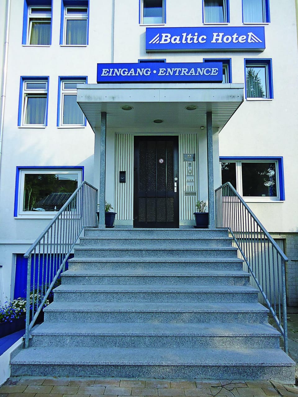 Facade/entrance