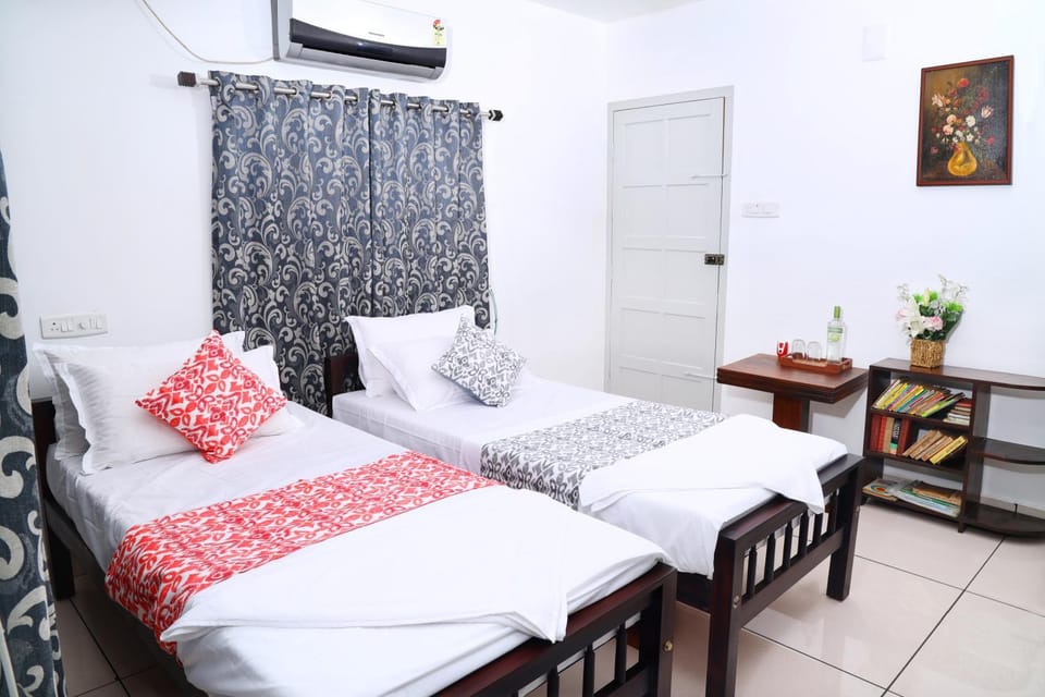 Photo of the whole room, Bedroom