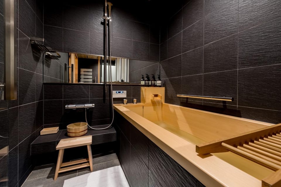 Hot Tub, Bathroom