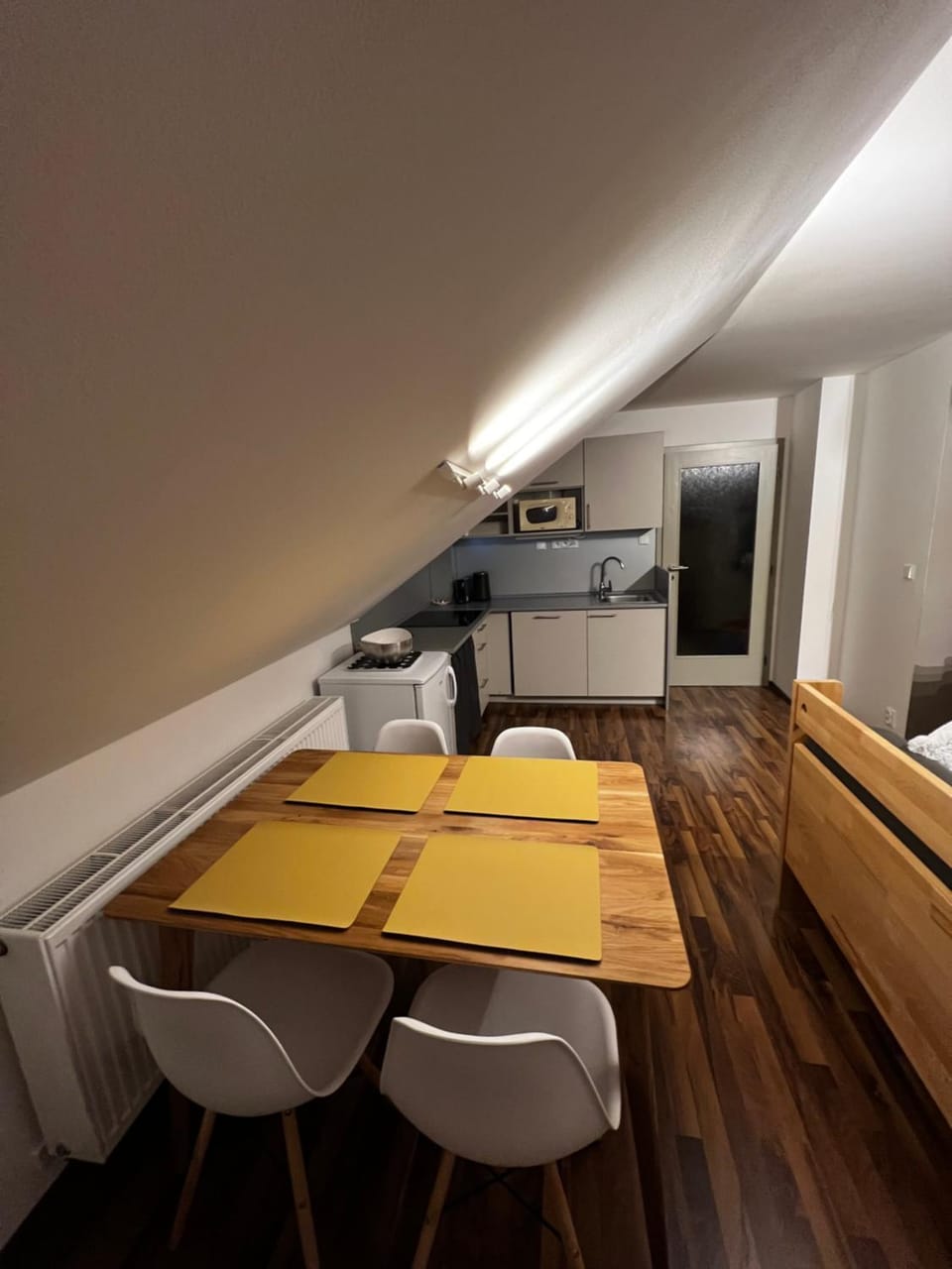 Kitchen or kitchenette, Dining area