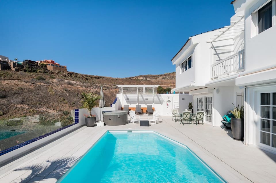 Property building, Pool view, Swimming pool