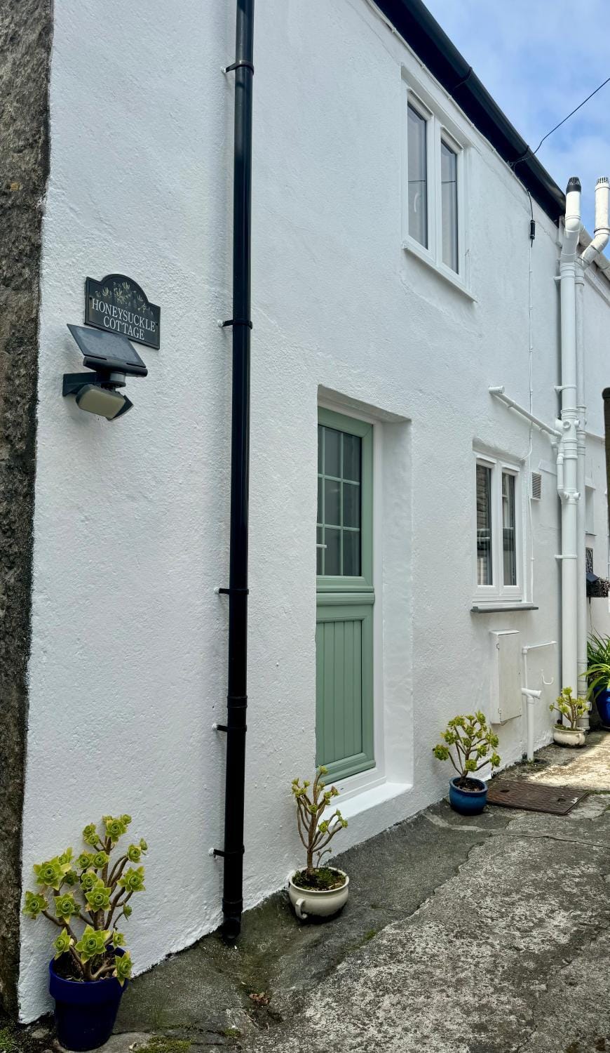 Honeysuckle Cottage by The Sea House in Mousehole