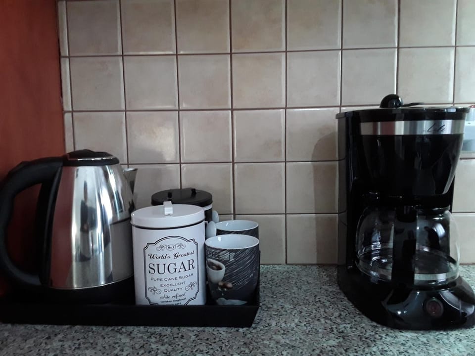 Coffee/tea facilities, Kitchen or kitchenette