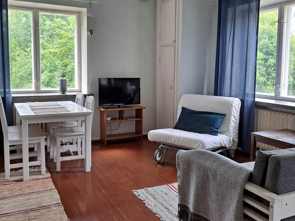 TV and multimedia, Seating area, Dining area