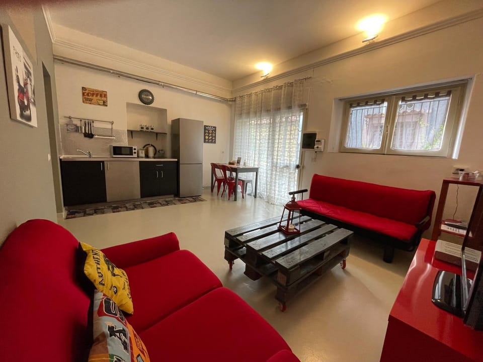 Kitchen or kitchenette, Living room, Dining area