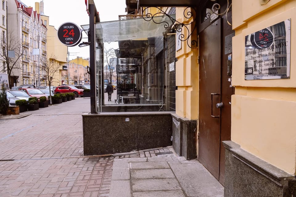 Facade/entrance