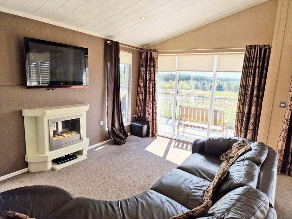 Communal lounge/ TV room, TV and multimedia, Balcony/Terrace, Seating area, Bedroom