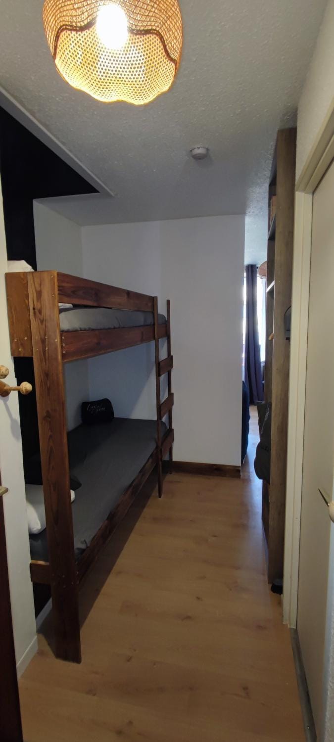 Night, bunk bed