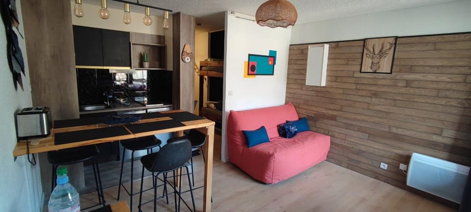 Communal lounge/ TV room, TV and multimedia, Kitchen or kitchenette, Living room, Dining area