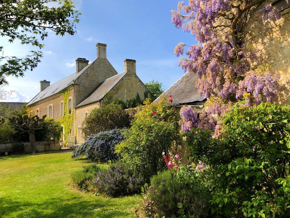 Roulage Ferme 18ème Normandie Plage Bed and Breakfast in Normandy