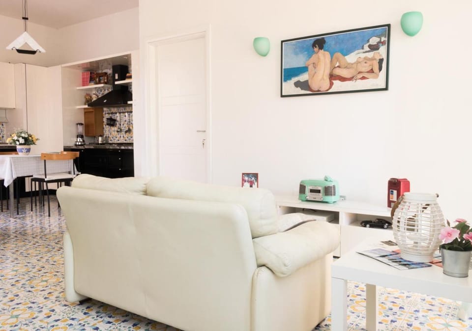 Communal lounge/ TV room, TV and multimedia, Living room, Seating area, minibar