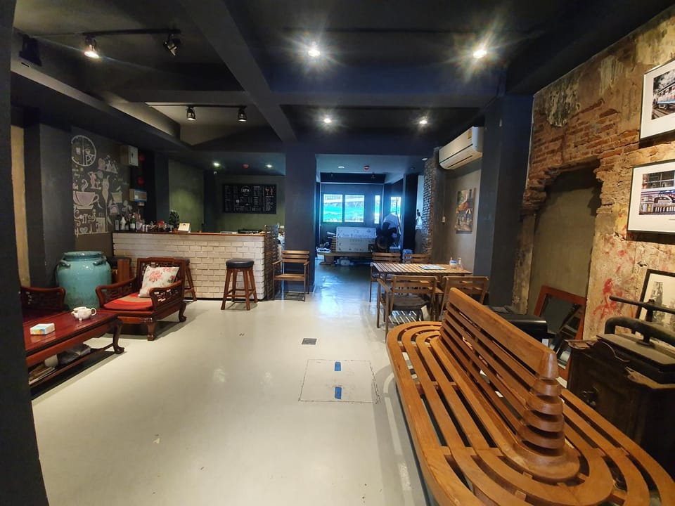 Baan Wualamphong บ้านวัวลำพอง Bed and Breakfast in Bangkok