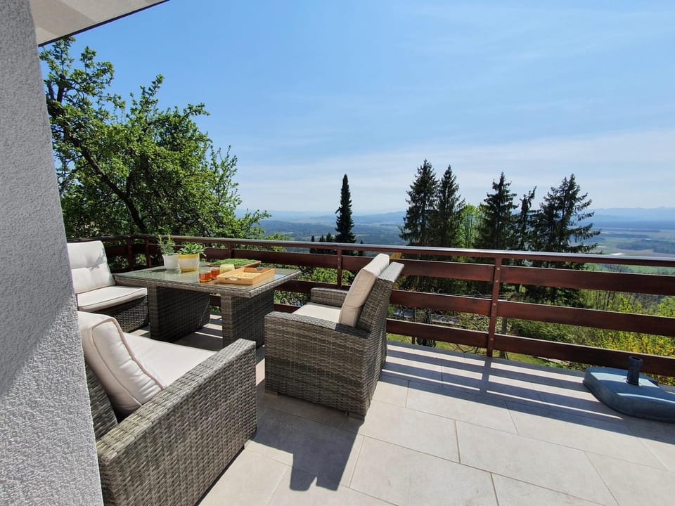 Balcony/Terrace, Landmark view