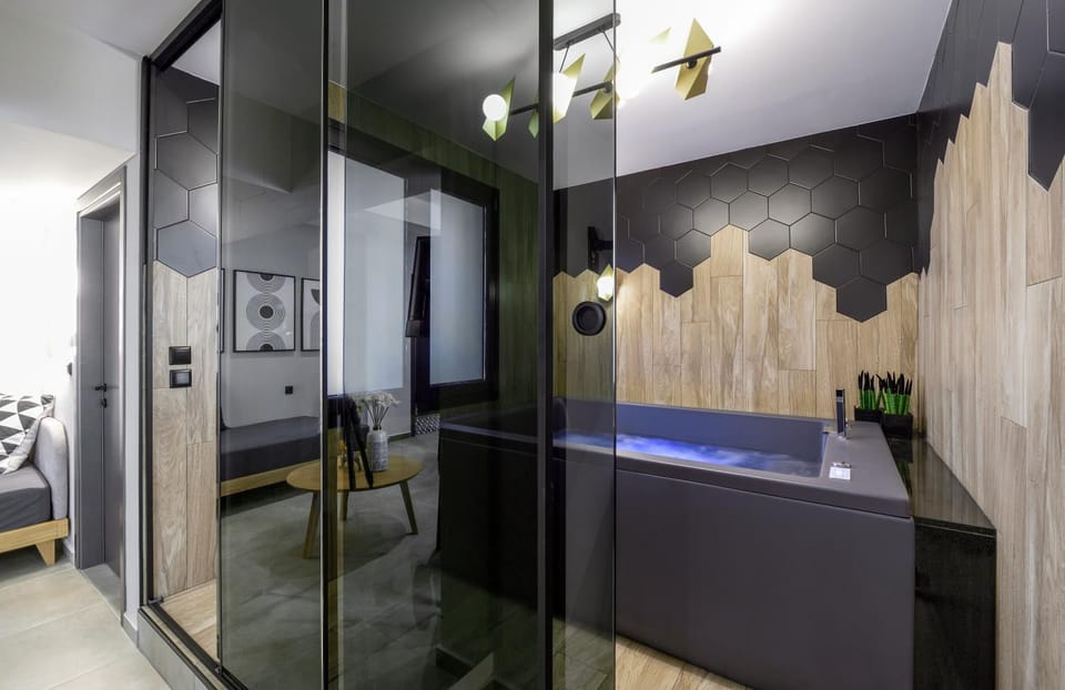 Day, Hot Tub, Bedroom