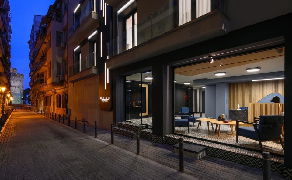 Communal lounge/ TV room, Facade/entrance, Spring, Night, Balcony/Terrace, Lobby or reception, Decorative detail, Beach, On site, City view, Landmark view, Quiet street view