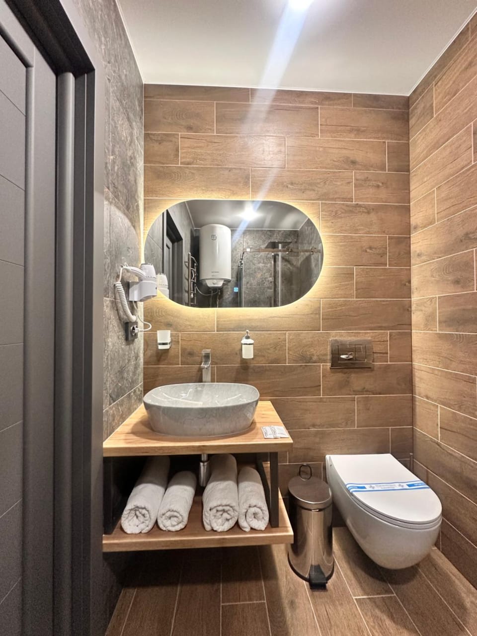 Shower, Toilet, Bathroom, towels