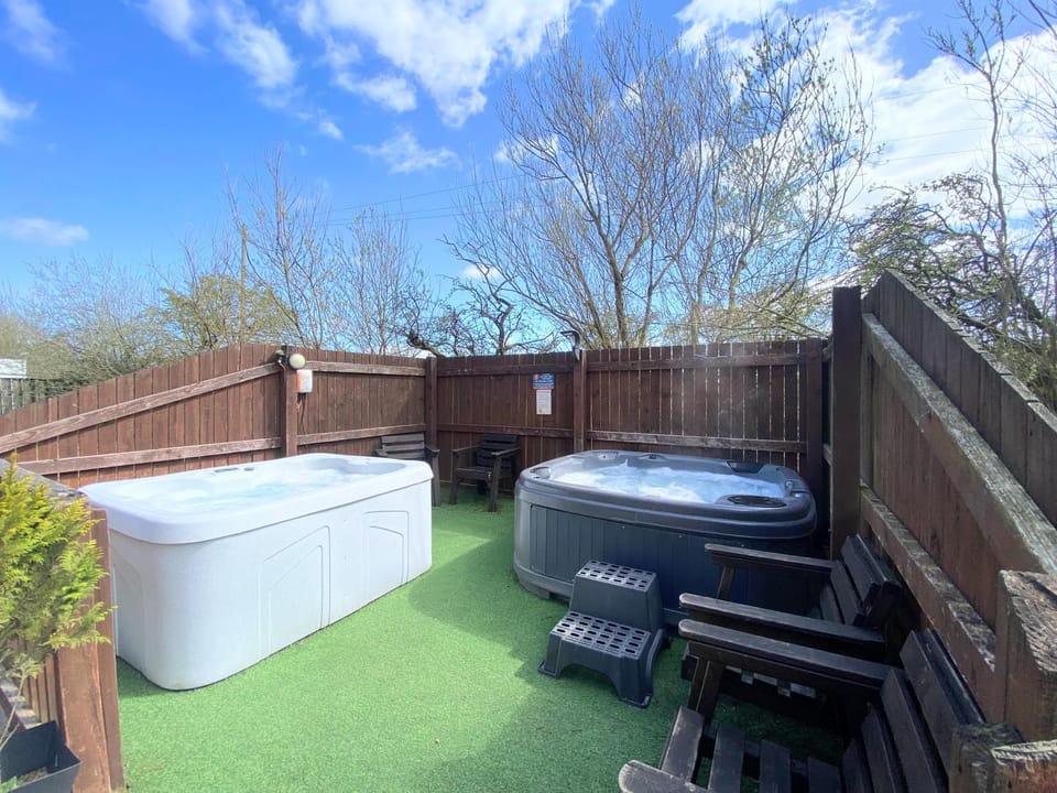 Natural landscape, Hot Tub, Seating area