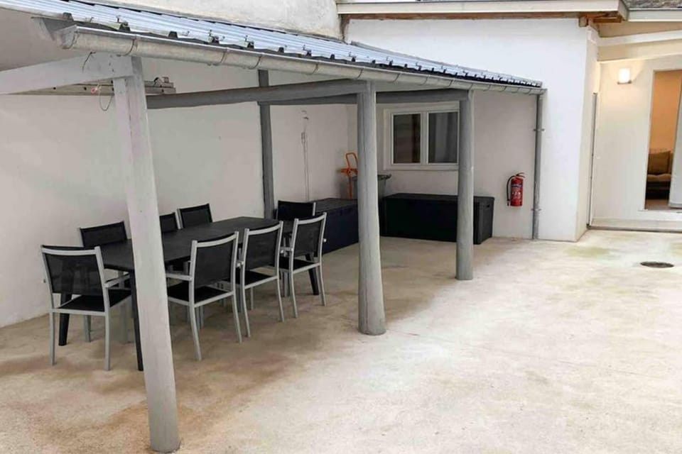 Patio, Dining area
