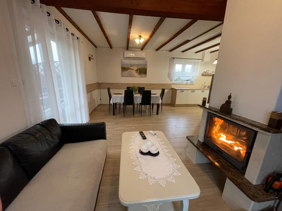 Seating area, flat iron