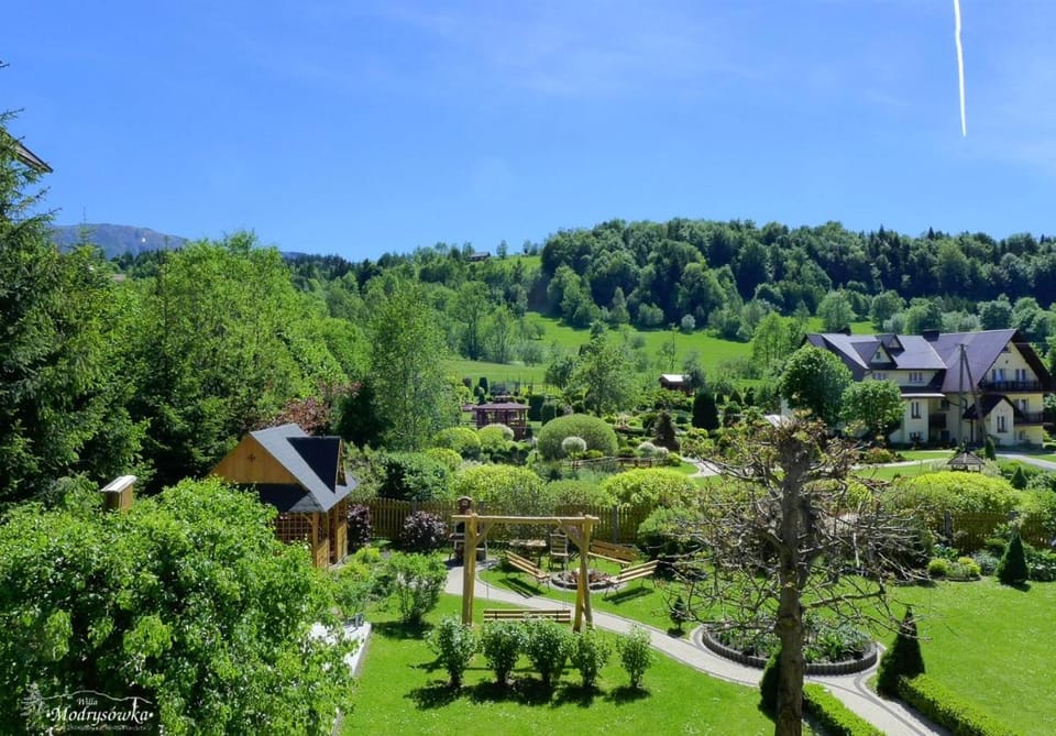 Neighbourhood, Garden view
