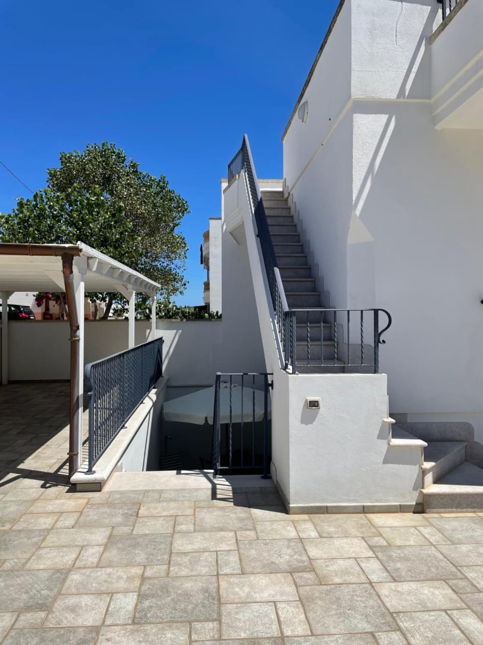 Facade/entrance
