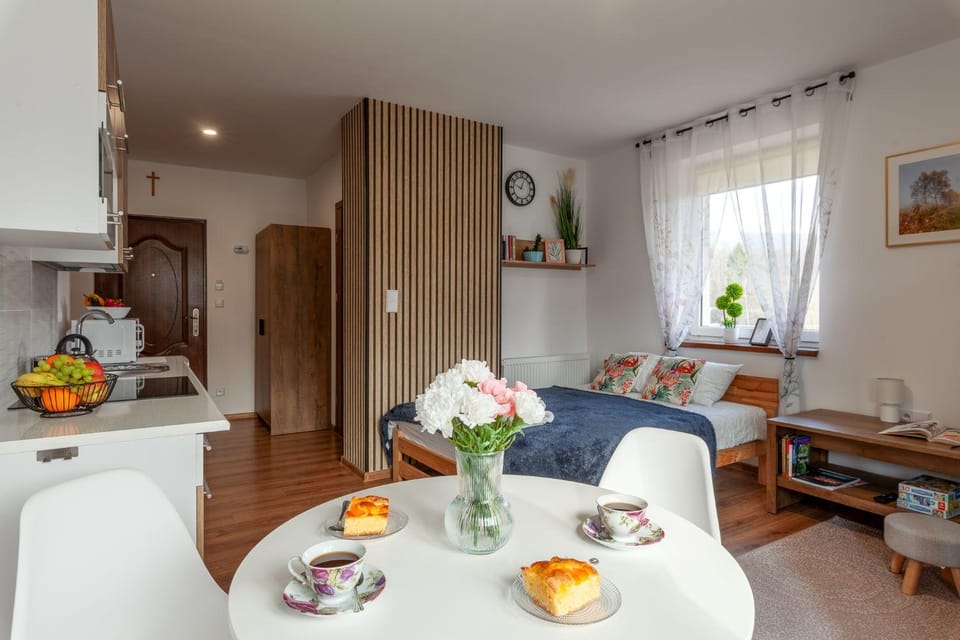 Kitchen or kitchenette, Bedroom