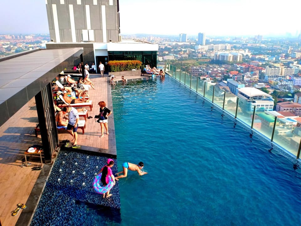The Base Horizon Central Pattaya Apartment in Pattaya City