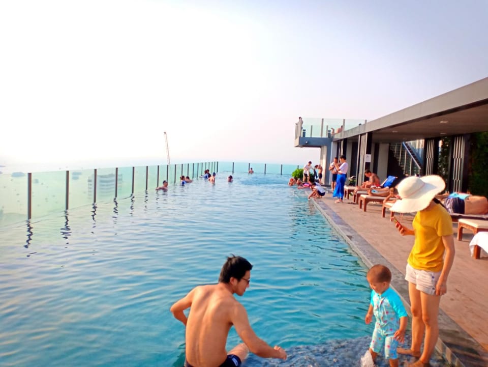 The Base Horizon Central Pattaya Apartment in Pattaya City