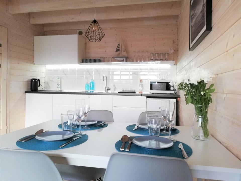 Kitchen or kitchenette, Dining area, minibar, pet friendly, stove