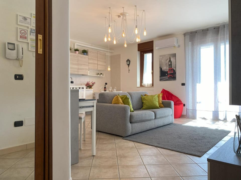 Living room, Seating area, kitchen