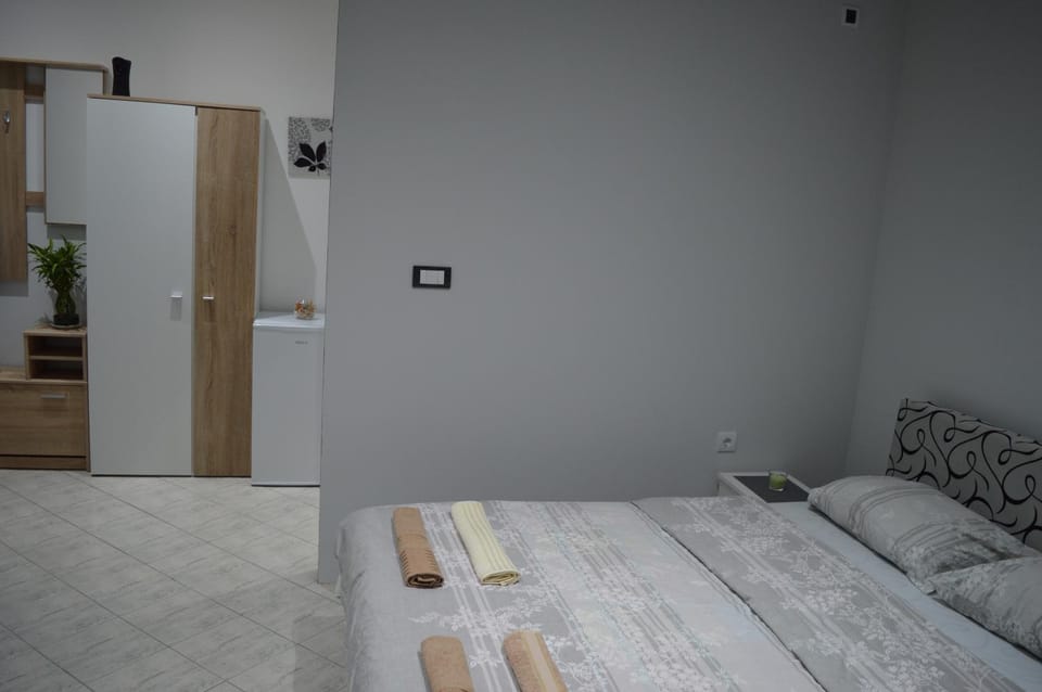 Photo of the whole room, wardrobe