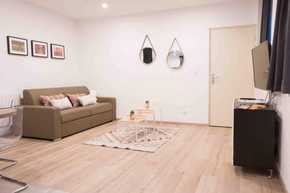 Communal lounge/ TV room, TV and multimedia, Living room