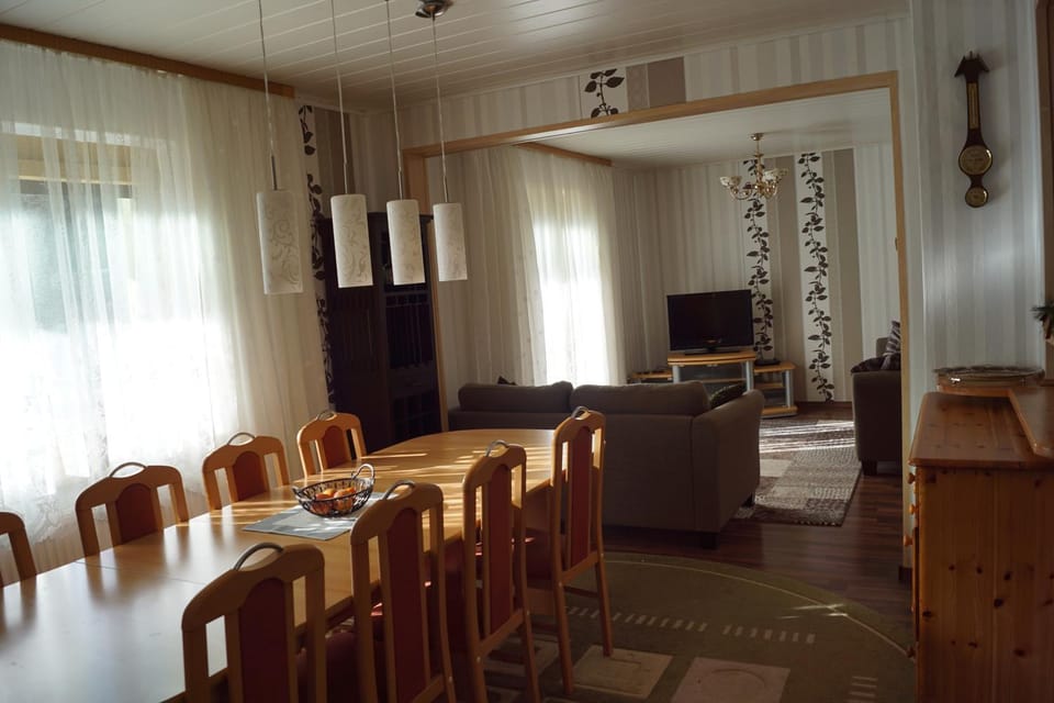Seating area, Dining area