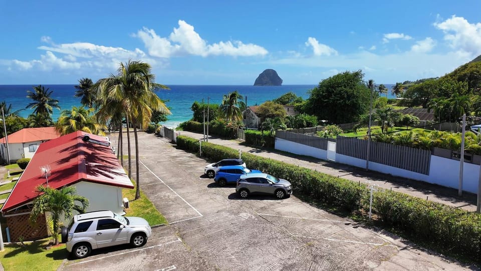 Day, Neighbourhood, Natural landscape, Sea view, Parking