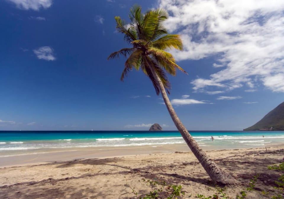 Nearby landmark, Day, Natural landscape, Beach, Diving, On site, Mountain view, Sea view