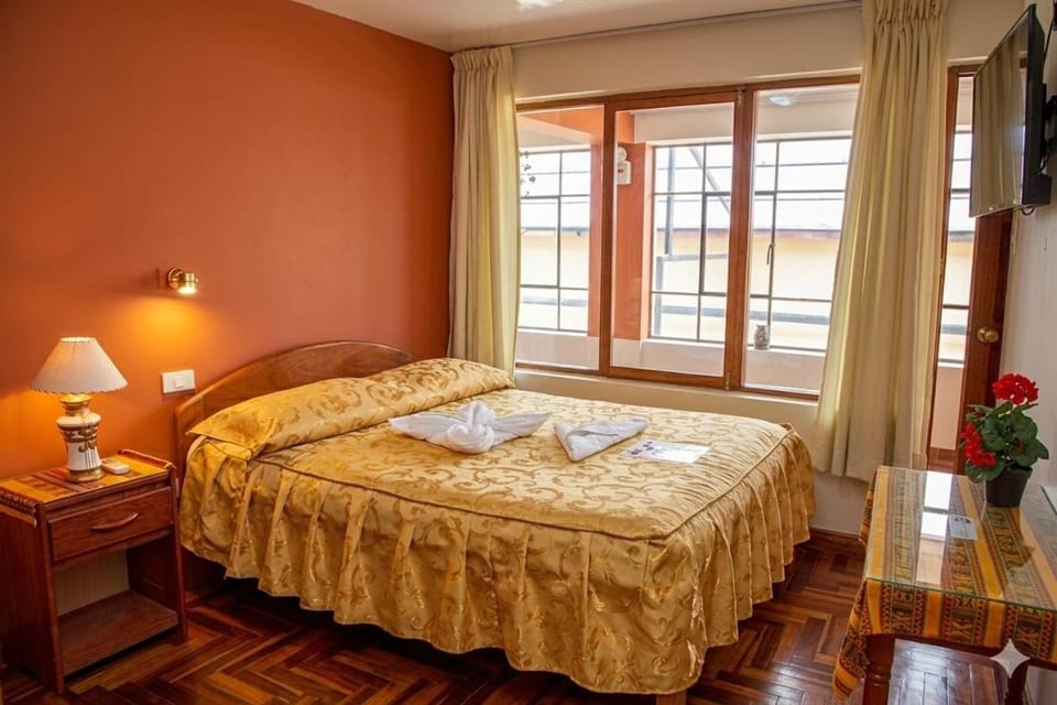 Bed, Photo of the whole room, towels