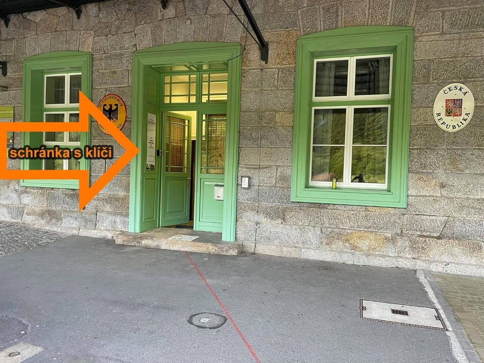 Facade/entrance