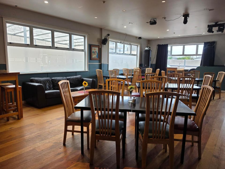 Restaurant/places to eat, Dining area
