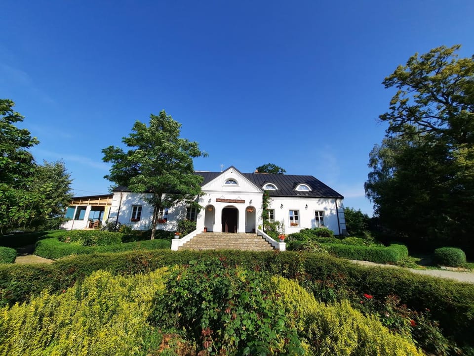 Dwór na Wichrowym Wzgórzu Bed and Breakfast in Poland