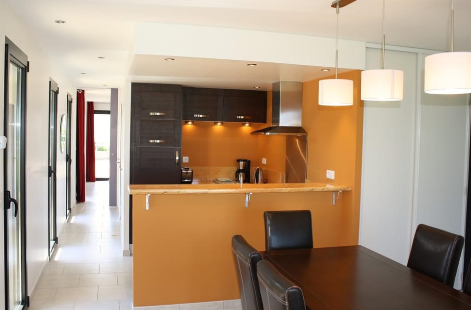 Kitchen or kitchenette, oven, stove