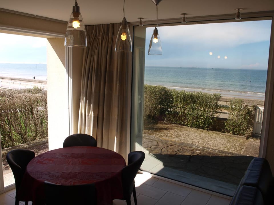 Day, Natural landscape, View (from property/room), Living room, Seating area, Dining area, Beach, Sea view
