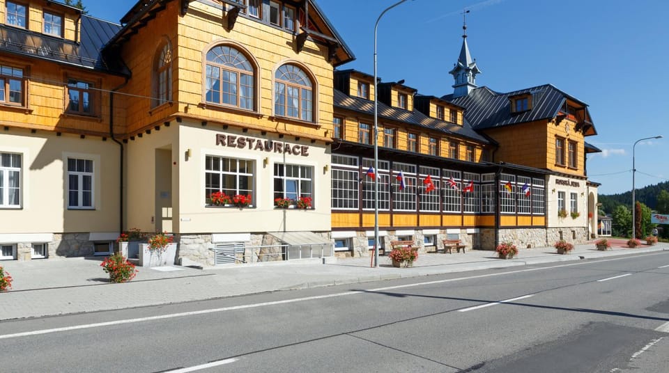 Facade/entrance