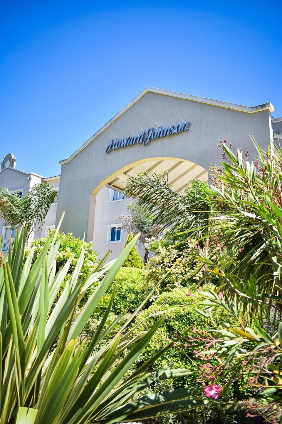 Property building, Facade/entrance, Spring, Day, Garden, Lobby or reception, Garden view